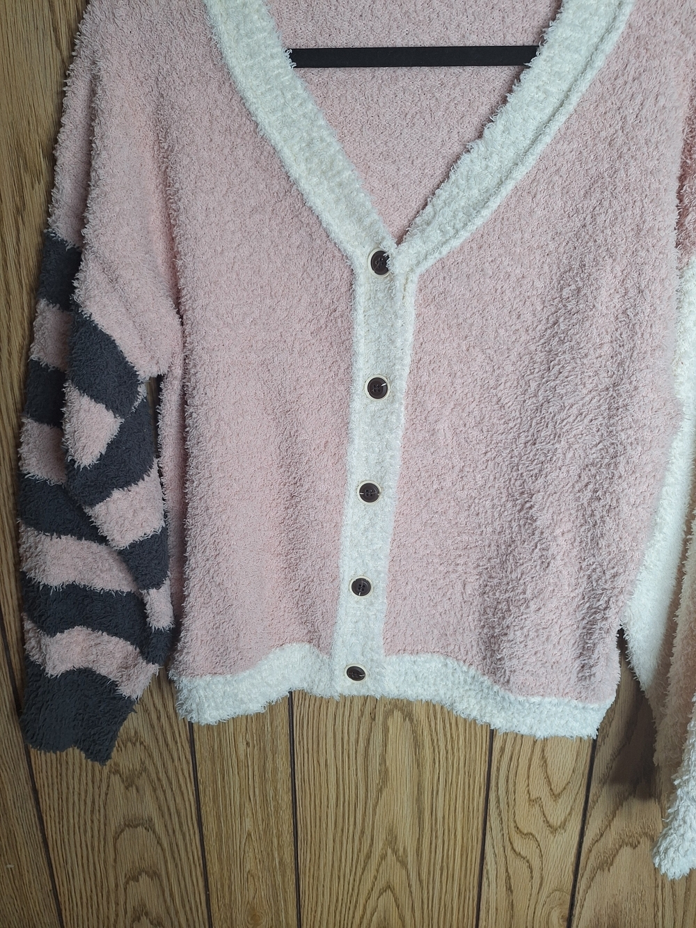 POL Pink and Cream Button-Front Cardigan with Striped Sleeve Size Small - Picture 3 of 6